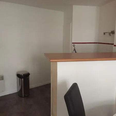 Plein Centre-jusqu'à 4 Personnes-parking Et Petit Déjeuner Inclus Appartement *